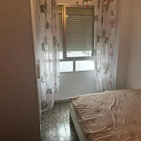 Apartment Rooms ホームステイ *
