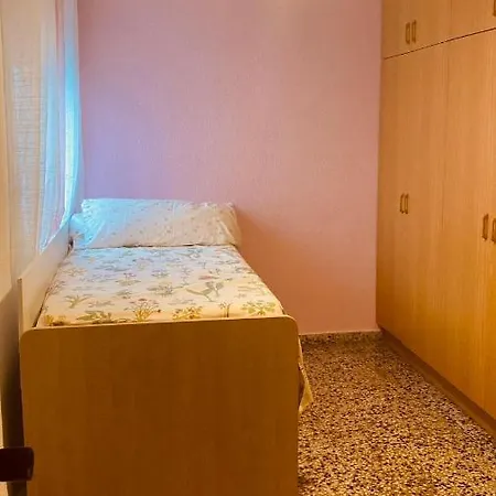 Apartment Rooms ホームステイ *